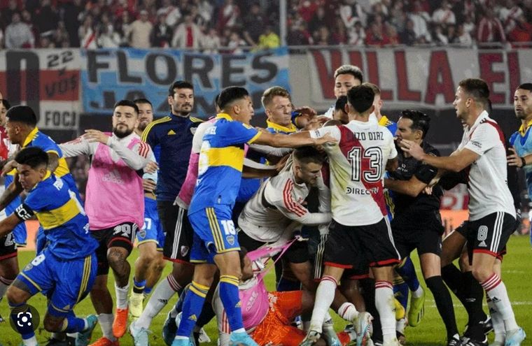 La pelea del final del River-Boca tuvo siete expulsados