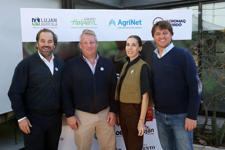 Daniel Merlo, Sebastián Halpern, Agustina Debernardi y Martín Sánchez, los empresarios anfitriones de la gran reunión del agro en Mendoza.