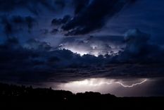 El SMN pronostico fuertes tormentas y granizo para este lunes en 4 provincias del Norte Foto: shutterstock.com