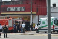 La ciudad de San Salvador de Jujuy vive horas de conmoción tras el devastador incendio que se desató en la mañana del viernes en un supermercado. Foto: Tribuno de Jujuy