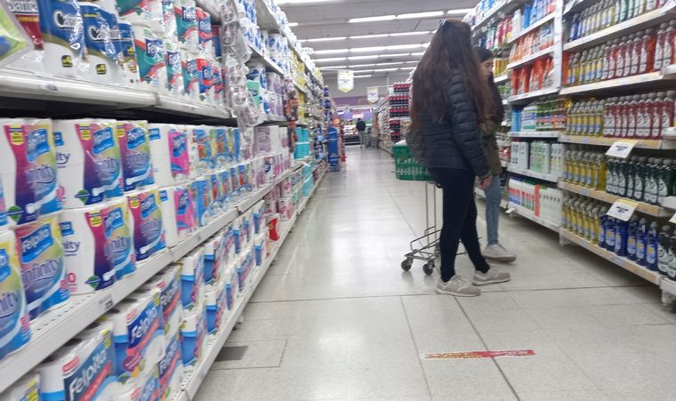 Dos mujeres se pelearon en un supermercado por querer llevarse el mismo producto en oferta Foto: Archivo