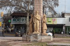 la historia del monumento al cacique guaymallen