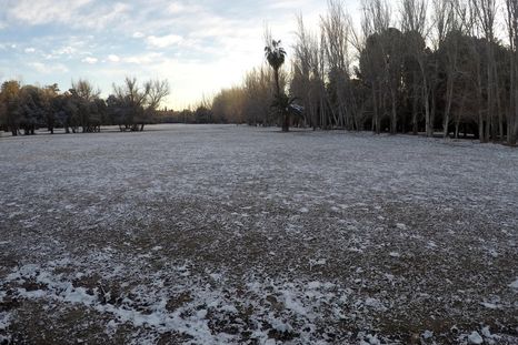 Nieve y aguanieve, dos fenómenos que pueden presentarse cuando comienzan las temperaturas invernales. Nieve y aguanieve, dos fenómenos que pueden presentarse cuando comienzan las temperaturas invernales.