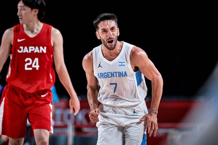 Campazzo celebró la clasificación Foto: FIBA