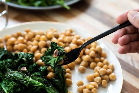 El kale -o col rizada- es una buenta fuente de vitaminas. El kale -o col rizada- es una buenta fuente de vitaminas.