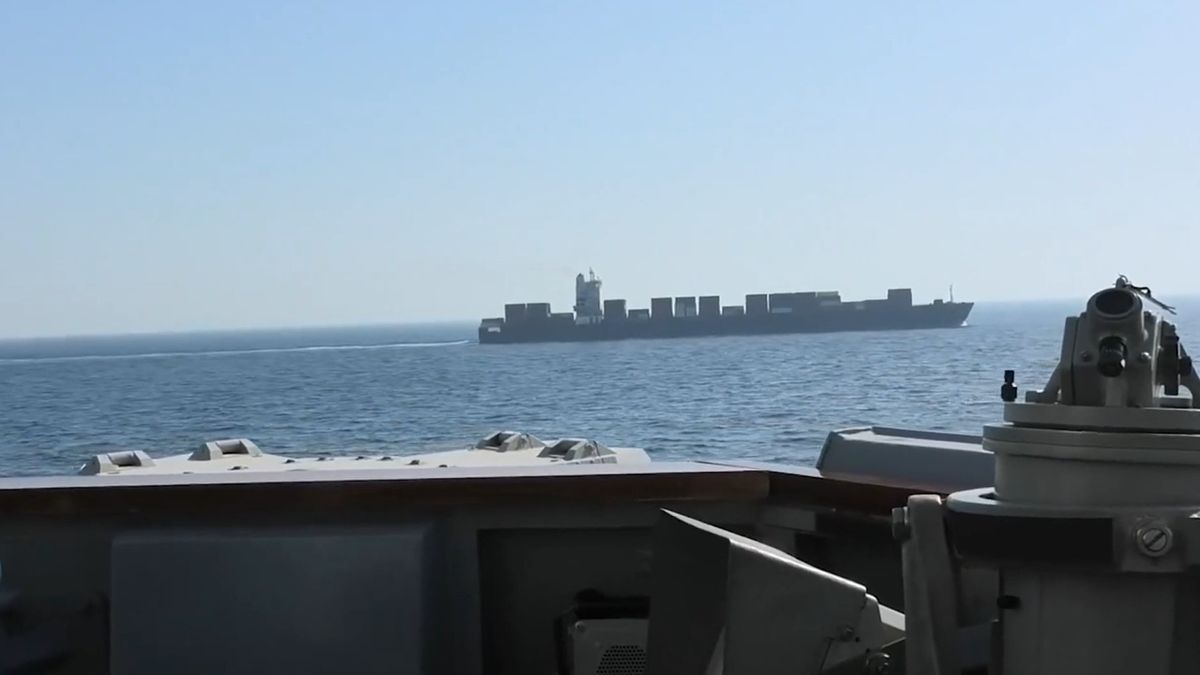 Video: el momento exacto en el que la Armada de Estados Unidos disparó contra un buque iraní