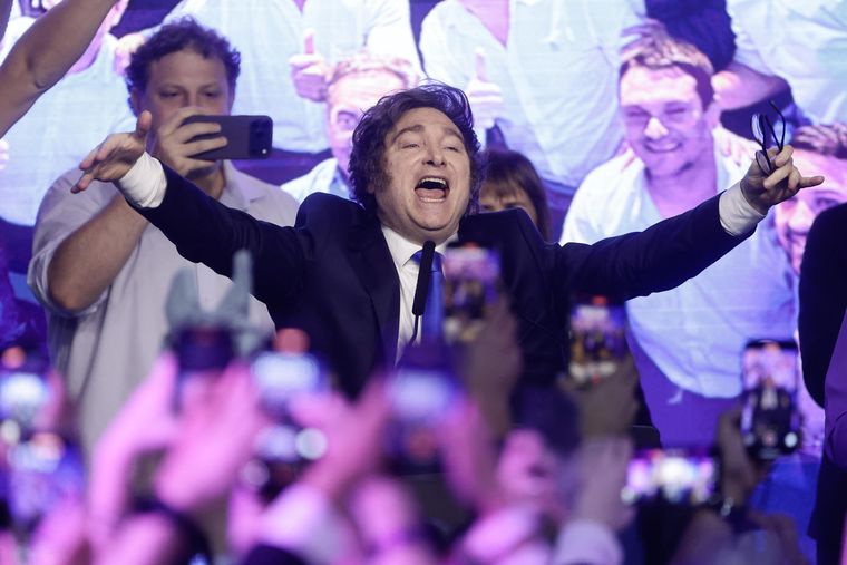 El presidente Javier Milei festejó el contundente triunfo de La Libertad Avanza. El presidente Javier Milei festejó el contundente triunfo de La Libertad Avanza.