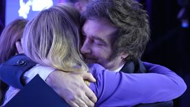 La foto del abrazo con su hermana Karina que compartió Javier Milei a dos años del triunfo de La Libertad Avanza. La foto del abrazo con su hermana Karina que compartió Javier Milei a dos años del triunfo de La Libertad Avanza.
