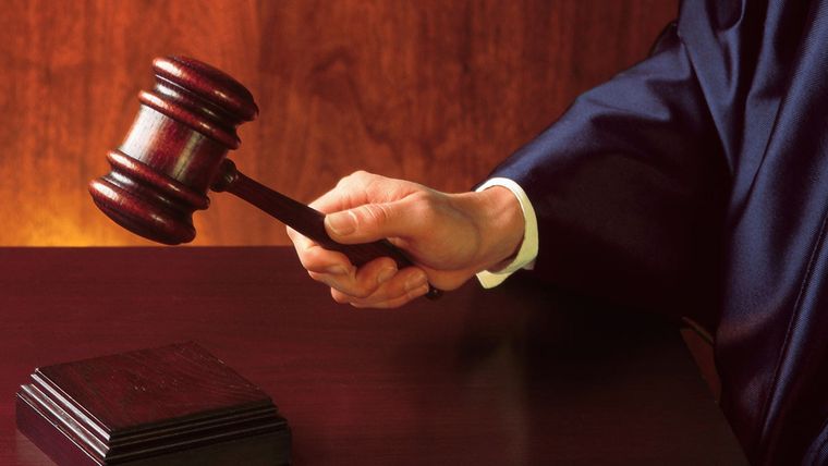 Republicana Para Valerio, la toga lisa iguala y representa valores republicanos