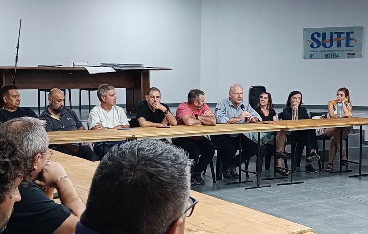 La mesa que se armó en apoyo a la candidatura de Axel Kicillof Foto: Gentileza CTA