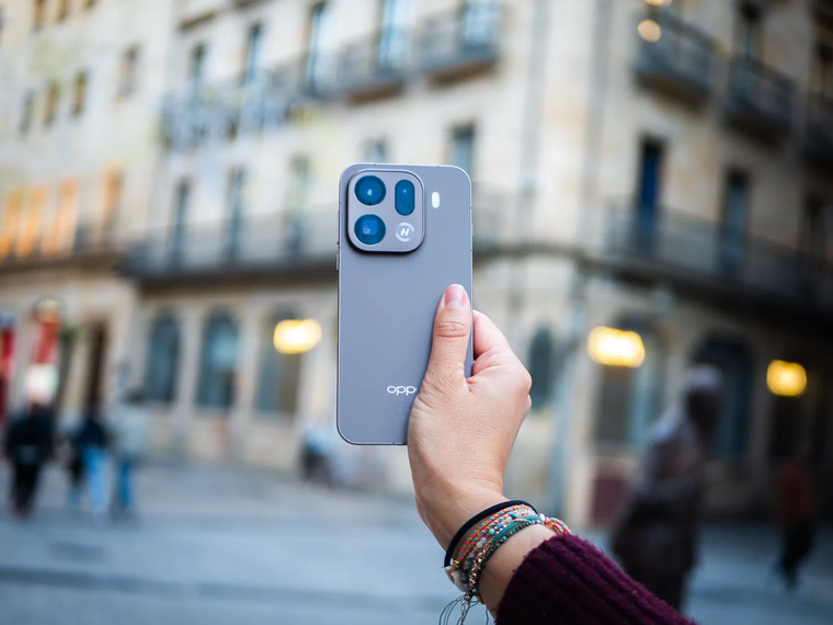 El Oppo Find X9 Pro incorpora el motor LUMO, una innovación que mejora la calidad fotográfica a partir del chip MediaTek Dimensity 9500. El Oppo Find X9 Pro incorpora el motor LUMO, una innovación que mejora la calidad fotográfica a partir del chip MediaTek Dimensity 9500.