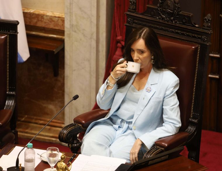 La vicepresidente Victoria Villarruel, presidiendo la sesión donde se expulsó al senador nacional Edgardo Kueider. Foto: Noticias Argentinas