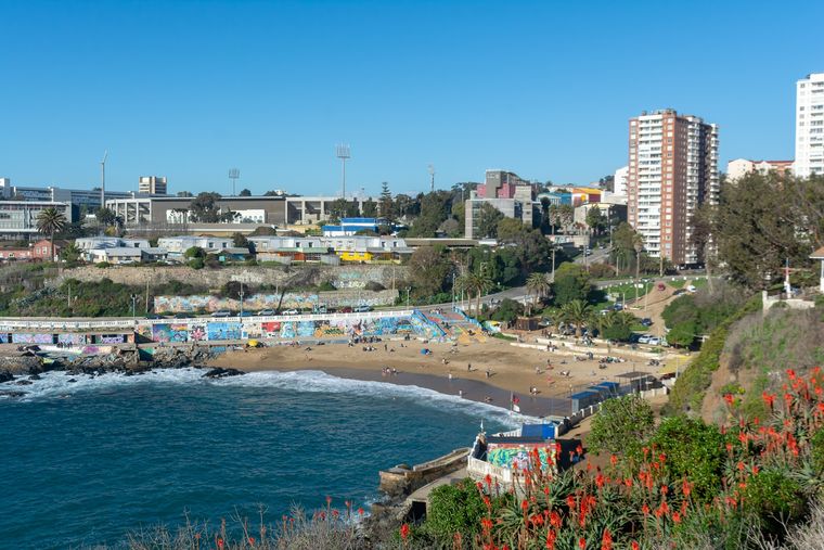 Las Torpederas es una de las playas más elegidas por los porteños por sus aguas más calmas y su ubicación privilegiada. Las Torpederas es una de las playas más elegidas por los porteños por sus aguas más calmas y su ubicación privilegiada.