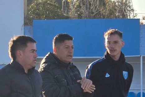 Pablo Jofré, en el centro, decidió no continuar con su vínculo y su lugar será ocupado por Rodrigo Alessandrello, quien regresa al club. Foto: prensa Gutiérrez Sport Club. Pablo Jofré, en el centro, decidió no continuar con su vínculo y su lugar será ocupado por Rodrigo Alessandrello, quien regresa al club. Foto: prensa Gutiérrez Sport Club.