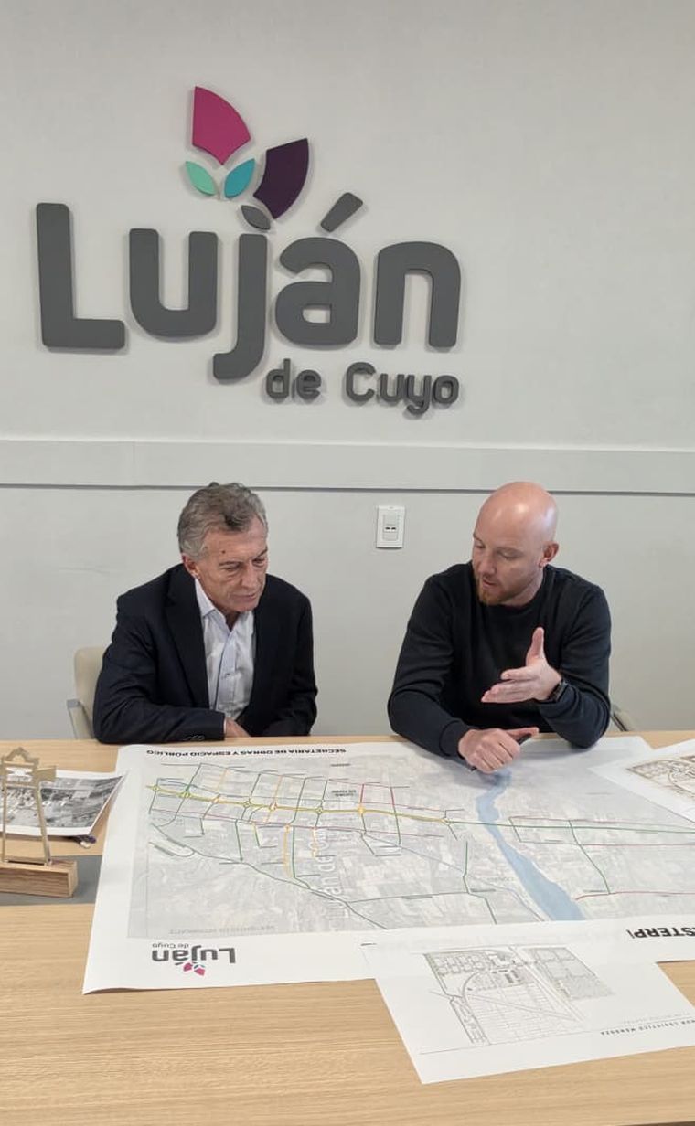 Macri se reunió con el único intendente del PRO en Mendoza Macri se reunió con el único intendente del PRO en Mendoza