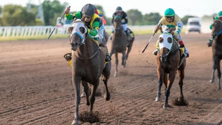 Code Breaker, aquí ganando en La Punta, es uno de los candidatos del jueves en Mendoza. Foto: Foto gentileza José Maluf