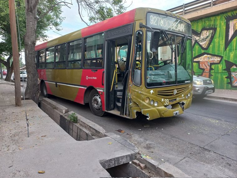 Así quedó el vehículo tras el accidente Foto: Twitter: @MATIPASCUALETTI
