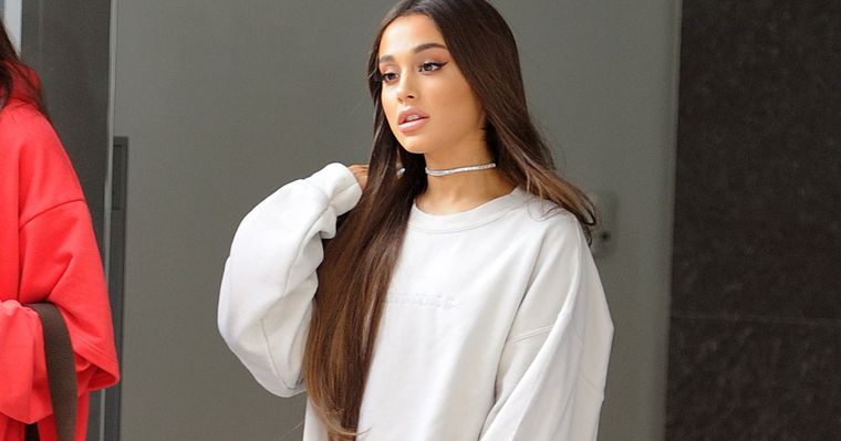 Ariana Grande apuesta a una prenda extra grande para que las chicas petite se animen a usarla Foto: Glamour