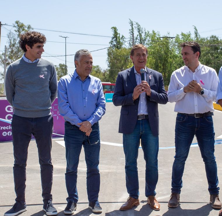 Mema, Cornejo, Suarez y García Zalazar en octubre en la habilitación del nuevo puente Juncal. Foto: Ciudad de Mendoza