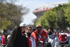 abrieron las puertas del monumental y vuelve el color al superclasico