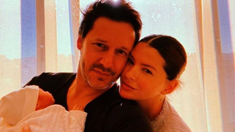 La China Suárez, junto a Benjamín Vicuña y Amancio