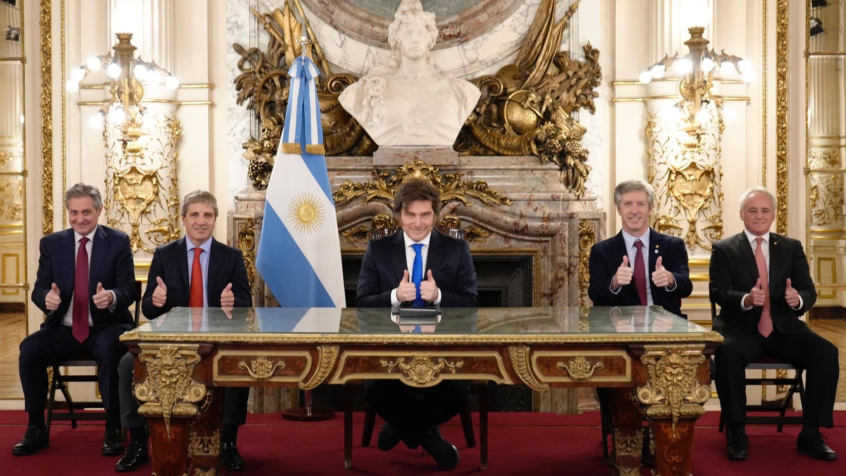 Javier Milei con su equipo económico