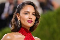 ¿sin querer queriendo?: eiza gonzalez sorprende con un extrano tono de rubio