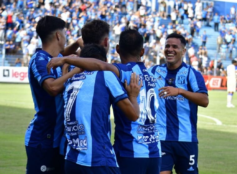 San Telmo le gana al Tomba en Isla Maciel.