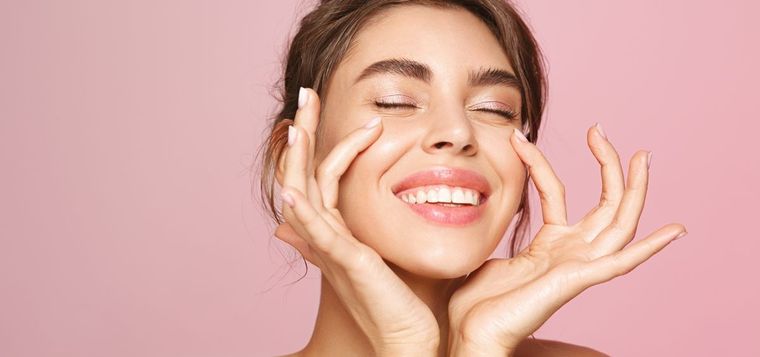 El rostro se ilumina con esta mascarilla. Foto: Shutterstock