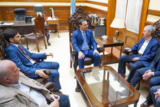 Gustavo Valdés junto a Maximiliano Pullaro y Juan Schiaretti.&nbsp;