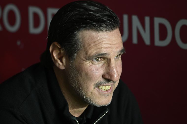 El DT del Bicho no se guardó nada tras la eliminación y dejó una frase filosa sobre el juego del Ciclón. Foto: FotoBaires