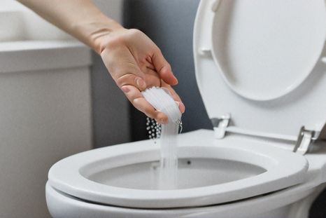 Un truco de limpieza que mejora tu baño a largo plazo. Foto: Shutterstock Un truco de limpieza que mejora tu baño a largo plazo. Foto: Shutterstock