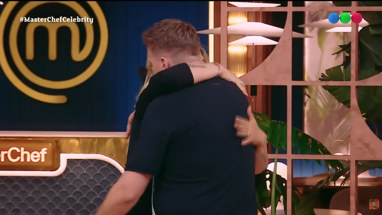 El abrazo final entre Wanda Nara y Maxi López en MasterChef. El abrazo final entre Wanda Nara y Maxi López en MasterChef. 