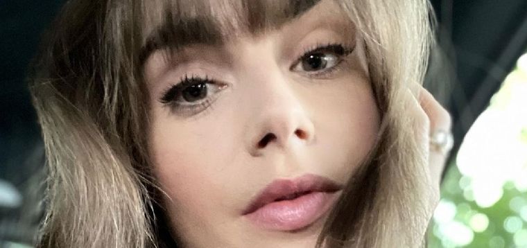 Lily Collins es la protagonista de Emily en Paris. Foto: @lilyjcollinsylivingproofinc