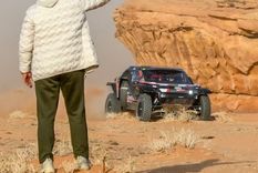 Nasser Al Attiyah lidera el Dakar y se encamina a una nueva consagración. Nasser Al Attiyah lidera el Dakar y se encamina a una nueva consagración.