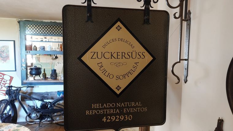 Al igual que Duilio conserva los recuerdos de Zuckersüss en su casa, la gente que conoció la heladería no olvida sus sabores. Al igual que Duilio conserva los recuerdos de Zuckersüss en su casa, la gente que conoció la heladería no olvida sus sabores.