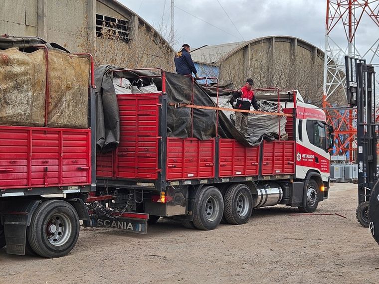 Camión secuestrado con un significativo cargamento de cobre, bronce y aluminio robado Foto: gentileza
