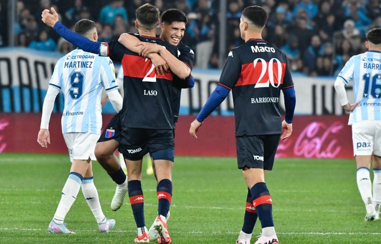 Chaco Martínez, un ex Independiente, cambió penal por gol y puso el transitorio 1-1 de Tigre. Luego, Nacho Russo dio el golpe de gracia en el Cilindro.  