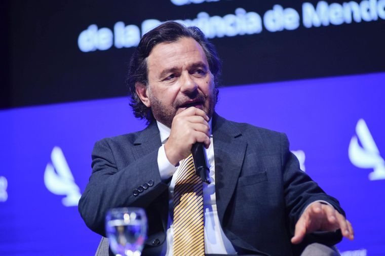 Gustavo Sáenz busca correr a Cristina Kirchner del PJ Nacional.