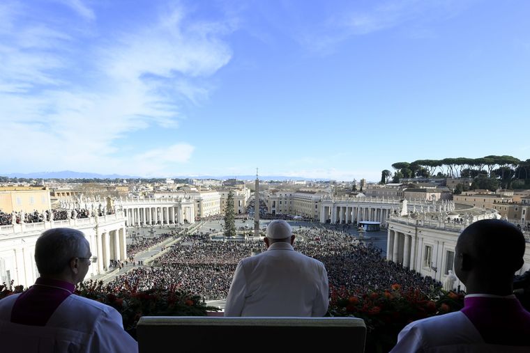 El papa recordó también a todos los niños que sufren por la guerra y el hambre a los ancianos, obligados muchas veces a vivir en condiciones de soledad y abandono. Foto: EFE