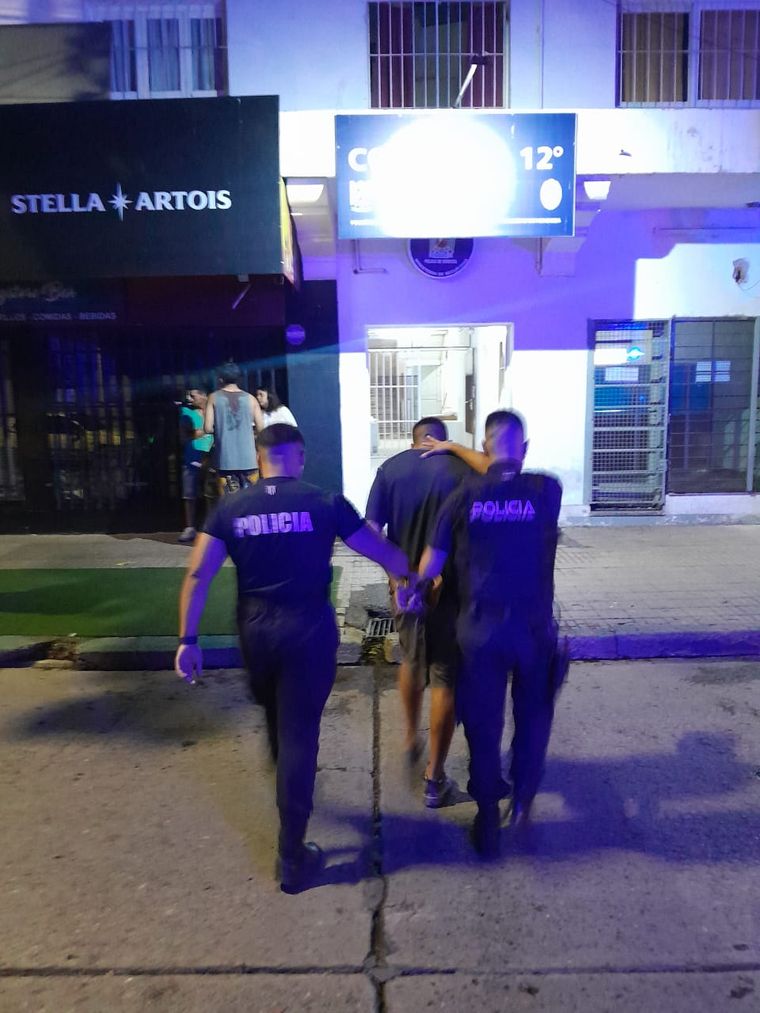 El Piojo siendo ingresado a la Comisaría 12° de San Martín, horas después de su captura en Las Heras. El Piojo siendo ingresado a la Comisaría 12° de San Martín, horas después de su captura en Las Heras.