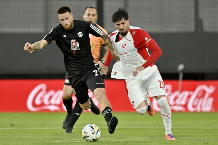 Independiente enfrenta a Riestra en el Guillermo Laza.
