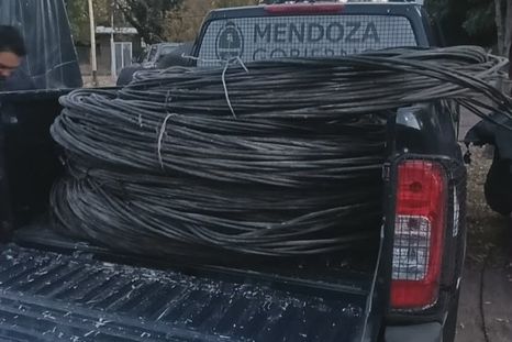 Los rollos de cable secuestrados se comercializaban por internet. Los rollos de cable secuestrados se comercializaban por internet.
