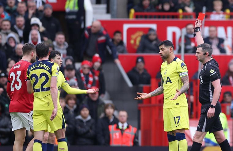 El Cuti Romero vio la roja directa por un fuerte pisotón a Casemiro.