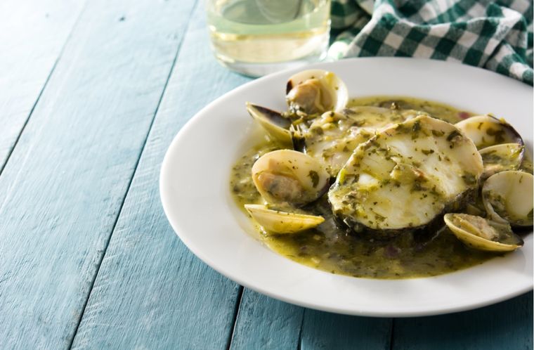 Merluza en salsa verde Una receta clásica de España Foto: Shutterstock