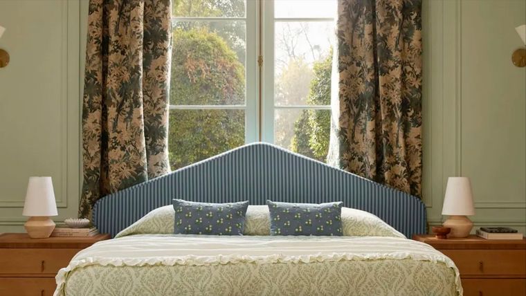 Algunos estudios indican que el sueño y la iluminación están intrínsecamente relacionados, lo que demuestra lo valioso que es un dormitorio con un ambiente agradable y relajante Foto: Lulu & Georgia