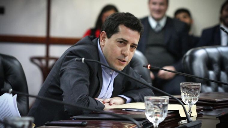 Wado de Pedro empuja la iniciativa por el financiamiento universitario. Wado de Pedro empuja la iniciativa por el financiamiento universitario.