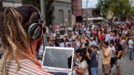 La Avenida Sarmiento se vestirá de Carnaval y Vino este domingo. La Avenida Sarmiento se vestirá de Carnaval y Vino este domingo.