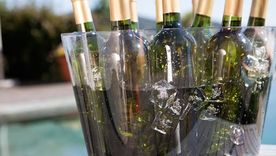 Hay que enfriar el vino bien.