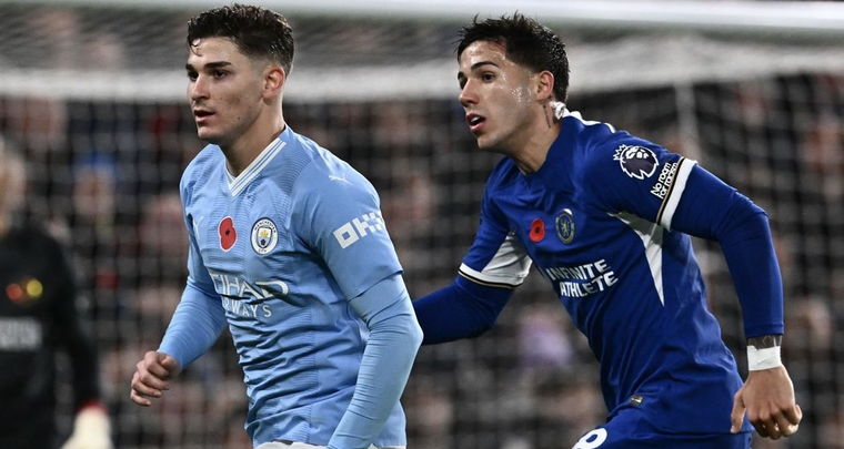 Julián Álvarez y Enzo Fernández en el Chelsea-City. Foto: Archivo